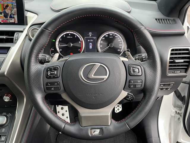 レクサス ＮＸ 200t Fスポーツ 道北・旭川 2015(平27)年 6.3万km ソニッククォーツ /４WD//禁煙車//寒冷地仕様//レクサスセーフティーセンス/PCS/LDA/AHS/レーダークルーズコントロール//純正ナビ/CD/DVD/SD/BT/AUX/USB/TV/ラジオ//バックカメラ//ビルトインETC//パワーバックドア//左右独立オートエアコン//ミラーヒーター//フロントデアイサー//レザーシート//シートメモリー//全席パワーシート//前席シートヒーター//前席エアシート//革巻きステアリング//ステアリングスイッチ//ステアリングヒーター//パドルシフト//ヘッドアップディスプレイ//オートライト//三眼LEDヘッドライト//LEDフォグランプ//バックフォグランプ//ミラーウィンカー//ヘッドライトウォッシャー//ドアバイザー//エンジンスターター一体型マートキー//スペアキー//プッシュスタート//保証書//取扱説明書
