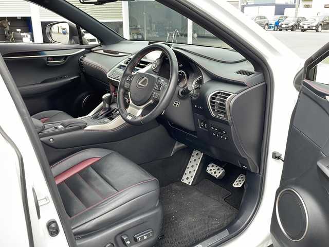 レクサス ＮＸ 200t Fスポーツ 道北・旭川 2015(平27)年 6.3万km ソニッククォーツ /４WD//禁煙車//寒冷地仕様//レクサスセーフティーセンス/PCS/LDA/AHS/レーダークルーズコントロール//純正ナビ/CD/DVD/SD/BT/AUX/USB/TV/ラジオ//バックカメラ//ビルトインETC//パワーバックドア//左右独立オートエアコン//ミラーヒーター//フロントデアイサー//レザーシート//シートメモリー//全席パワーシート//前席シートヒーター//前席エアシート//革巻きステアリング//ステアリングスイッチ//ステアリングヒーター//パドルシフト//ヘッドアップディスプレイ//オートライト//三眼LEDヘッドライト//LEDフォグランプ//バックフォグランプ//ミラーウィンカー//ヘッドライトウォッシャー//ドアバイザー//エンジンスターター一体型マートキー//スペアキー//プッシュスタート//保証書//取扱説明書