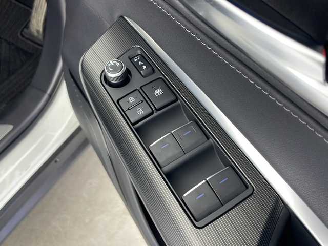 トヨタ ハリアー ハイブリッド Z 秋田県 2020(令2)年 1.7万km ホワイトパールクリスタルシャイン 4WD/ディスプレイオーディオ/フルセグTV　/全方位カメラ　/衝突軽減軽減システム　/レーダークルーズコントロール　/レーンキープアシスト　/モデリスタエアロ　/デジタルインナーミラー　/ＥＴＣ２．０　/オートハイビーム　/LEDヘッドライト/運転席パワーシート/ハーフレザーシート/プッシュスタート/電動リアゲート/電動格納ミラー/サイドバイザー