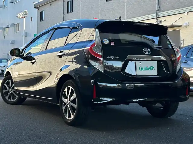 トヨタ アクア S スタイルブラック 愛知県 2019(令1)年 5.5万km ブラックマイカ ワンオーナー/TOYOTA SAFETY SENSE/・プリクラッシュセーフティ/・レーンディパーチャーアラート/・オートマチックハイビーム/・先行車発進告知/インテリジェントクリアランスソナー/　〈パーキングサポートブレーキ付〉/純正SDナビ〈NSCN-W68〉/・CD／Bluetooth／ワンセグTV/バックカメラ/純正LEDヘッドライト/純正ビルトインETC/運転席アームレスト/シルバーステッチ入ブラックシート/純オプション15インチAW/スマートキー＆プッシュスタート/コムテック製前後ドライブレコーダー〈ZDR-015〉