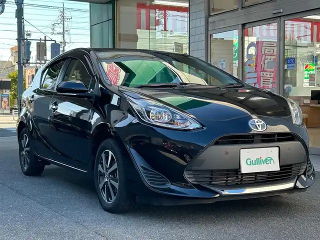 トヨタ アクア S スタイルブラック 愛知県 2019(令1)年 5.5万km ブラックマイカ ワンオーナー/TOYOTA SAFETY SENSE/・プリクラッシュセーフティ/・レーンディパーチャーアラート/・オートマチックハイビーム/・先行車発進告知/インテリジェントクリアランスソナー/　〈パーキングサポートブレーキ付〉/純正SDナビ〈NSCN-W68〉/・CD／Bluetooth／ワンセグTV/バックカメラ/純正LEDヘッドライト/純正ビルトインETC/運転席アームレスト/シルバーステッチ入ブラックシート/純オプション15インチAW/スマートキー＆プッシュスタート/コムテック製前後ドライブレコーダー〈ZDR-015〉