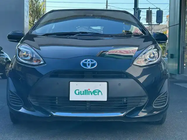 トヨタ アクア S スタイルブラック 愛知県 2019(令1)年 5.5万km ブラックマイカ ワンオーナー/TOYOTA SAFETY SENSE/・プリクラッシュセーフティ/・レーンディパーチャーアラート/・オートマチックハイビーム/・先行車発進告知/インテリジェントクリアランスソナー/　〈パーキングサポートブレーキ付〉/純正SDナビ〈NSCN-W68〉/・CD／Bluetooth／ワンセグTV/バックカメラ/純正LEDヘッドライト/純正ビルトインETC/運転席アームレスト/シルバーステッチ入ブラックシート/純オプション15インチAW/スマートキー＆プッシュスタート/コムテック製前後ドライブレコーダー〈ZDR-015〉