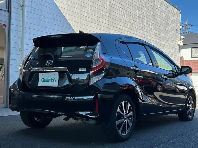トヨタ アクア S スタイルブラック 愛知県 2019(令1)年 5.5万km ブラックマイカ ワンオーナー/TOYOTA SAFETY SENSE/・プリクラッシュセーフティ/・レーンディパーチャーアラート/・オートマチックハイビーム/・先行車発進告知/インテリジェントクリアランスソナー/　〈パーキングサポートブレーキ付〉/純正SDナビ〈NSCN-W68〉/・CD／Bluetooth／ワンセグTV/バックカメラ/純正LEDヘッドライト/純正ビルトインETC/運転席アームレスト/シルバーステッチ入ブラックシート/純オプション15インチAW/スマートキー＆プッシュスタート/コムテック製前後ドライブレコーダー〈ZDR-015〉
