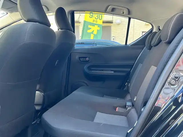 トヨタ アクア S スタイルブラック 愛知県 2019(令1)年 5.5万km ブラックマイカ ワンオーナー/TOYOTA SAFETY SENSE/・プリクラッシュセーフティ/・レーンディパーチャーアラート/・オートマチックハイビーム/・先行車発進告知/インテリジェントクリアランスソナー/　〈パーキングサポートブレーキ付〉/純正SDナビ〈NSCN-W68〉/・CD／Bluetooth／ワンセグTV/バックカメラ/純正LEDヘッドライト/純正ビルトインETC/運転席アームレスト/シルバーステッチ入ブラックシート/純オプション15インチAW/スマートキー＆プッシュスタート/コムテック製前後ドライブレコーダー〈ZDR-015〉