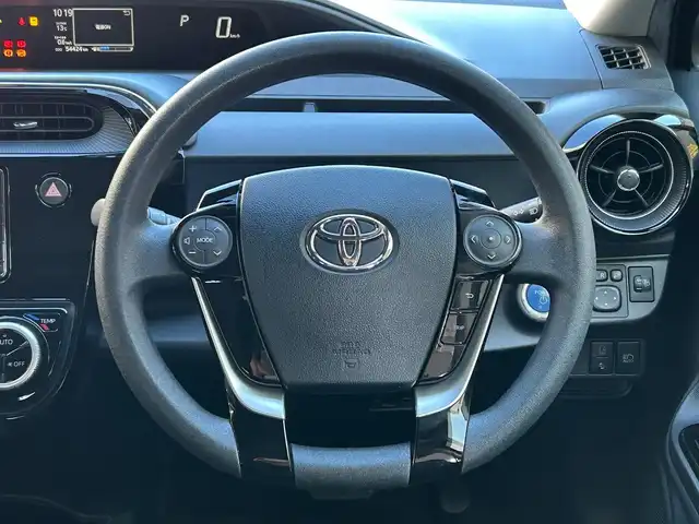 トヨタ アクア S スタイルブラック 愛知県 2019(令1)年 5.5万km ブラックマイカ ワンオーナー/TOYOTA SAFETY SENSE/・プリクラッシュセーフティ/・レーンディパーチャーアラート/・オートマチックハイビーム/・先行車発進告知/インテリジェントクリアランスソナー/　〈パーキングサポートブレーキ付〉/純正SDナビ〈NSCN-W68〉/・CD／Bluetooth／ワンセグTV/バックカメラ/純正LEDヘッドライト/純正ビルトインETC/運転席アームレスト/シルバーステッチ入ブラックシート/純オプション15インチAW/スマートキー＆プッシュスタート/コムテック製前後ドライブレコーダー〈ZDR-015〉