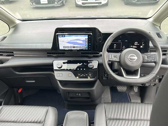 日産 セレナ e－4ORCE オーテック 長野県 2024(令6)年 1.1万km ダークメタルグレー ・社外8インチメモリーナビゲーション/CD DVD フルセグTV Bluetooth/・全方位カメラ/・ETC/・プロパイロット/・レーンキープアシスト/・オートマチックハイビーム/・ブラインドスポットモニター/・ステアリングヒーター/・シートヒーター(D/N)/・純正16インチアルミホイール/・LEDヘッドライト/・オートライト/・フォグライト/・両側パワースライドドア/・アイドリングストップ/・横滑り防止装置/・