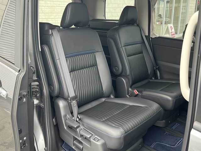 日産 セレナ e－4ORCE オーテック 長野県 2024(令6)年 1.1万km ダークメタルグレー ・社外8インチメモリーナビゲーション/CD DVD フルセグTV Bluetooth/・全方位カメラ/・ETC/・プロパイロット/・レーンキープアシスト/・オートマチックハイビーム/・ブラインドスポットモニター/・ステアリングヒーター/・シートヒーター(D/N)/・純正16インチアルミホイール/・LEDヘッドライト/・オートライト/・フォグライト/・両側パワースライドドア/・アイドリングストップ/・横滑り防止装置/・