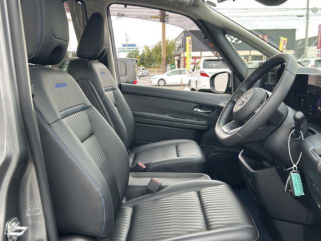 日産 セレナ e－4ORCE オーテック 長野県 2024(令6)年 1.1万km ダークメタルグレー ・社外8インチメモリーナビゲーション/CD DVD フルセグTV Bluetooth/・全方位カメラ/・ETC/・プロパイロット/・レーンキープアシスト/・オートマチックハイビーム/・ブラインドスポットモニター/・ステアリングヒーター/・シートヒーター(D/N)/・純正16インチアルミホイール/・LEDヘッドライト/・オートライト/・フォグライト/・両側パワースライドドア/・アイドリングストップ/・横滑り防止装置/・