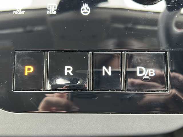 日産 セレナ e－4ORCE オーテック 長野県 2024(令6)年 1.1万km ダークメタルグレー ・社外8インチメモリーナビゲーション/CD DVD フルセグTV Bluetooth/・全方位カメラ/・ETC/・プロパイロット/・レーンキープアシスト/・オートマチックハイビーム/・ブラインドスポットモニター/・ステアリングヒーター/・シートヒーター(D/N)/・純正16インチアルミホイール/・LEDヘッドライト/・オートライト/・フォグライト/・両側パワースライドドア/・アイドリングストップ/・横滑り防止装置/・