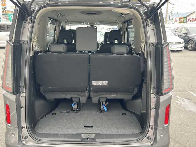 日産 セレナ e－4ORCE オーテック 長野県 2024(令6)年 1.1万km ダークメタルグレー ・社外8インチメモリーナビゲーション/CD DVD フルセグTV Bluetooth/・全方位カメラ/・ETC/・プロパイロット/・レーンキープアシスト/・オートマチックハイビーム/・ブラインドスポットモニター/・ステアリングヒーター/・シートヒーター(D/N)/・純正16インチアルミホイール/・LEDヘッドライト/・オートライト/・フォグライト/・両側パワースライドドア/・アイドリングストップ/・横滑り防止装置/・