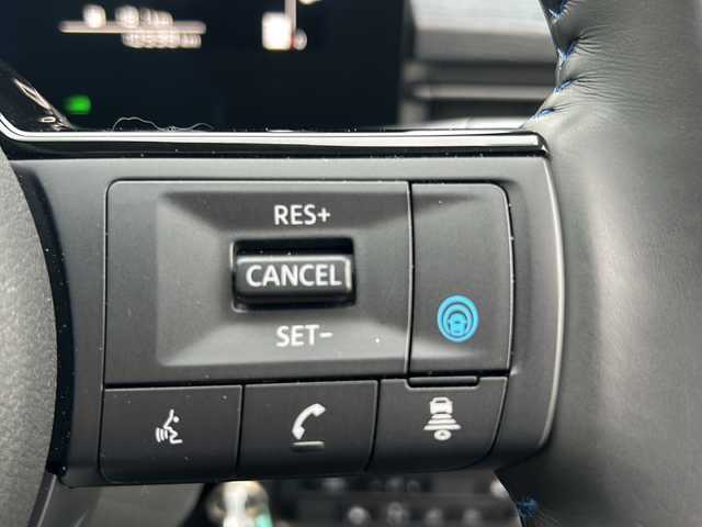 日産 セレナ e－4ORCE オーテック 長野県 2024(令6)年 1.1万km ダークメタルグレー ・社外8インチメモリーナビゲーション/CD DVD フルセグTV Bluetooth/・全方位カメラ/・ETC/・プロパイロット/・レーンキープアシスト/・オートマチックハイビーム/・ブラインドスポットモニター/・ステアリングヒーター/・シートヒーター(D/N)/・純正16インチアルミホイール/・LEDヘッドライト/・オートライト/・フォグライト/・両側パワースライドドア/・アイドリングストップ/・横滑り防止装置/・