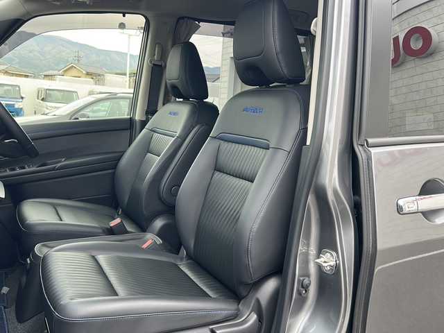 日産 セレナ e－4ORCE オーテック 長野県 2024(令6)年 1.1万km ダークメタルグレー ・社外8インチメモリーナビゲーション/CD DVD フルセグTV Bluetooth/・全方位カメラ/・ETC/・プロパイロット/・レーンキープアシスト/・オートマチックハイビーム/・ブラインドスポットモニター/・ステアリングヒーター/・シートヒーター(D/N)/・純正16インチアルミホイール/・LEDヘッドライト/・オートライト/・フォグライト/・両側パワースライドドア/・アイドリングストップ/・横滑り防止装置/・