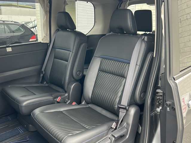 日産 セレナ e－4ORCE オーテック 長野県 2024(令6)年 1.1万km ダークメタルグレー ・社外8インチメモリーナビゲーション/CD DVD フルセグTV Bluetooth/・全方位カメラ/・ETC/・プロパイロット/・レーンキープアシスト/・オートマチックハイビーム/・ブラインドスポットモニター/・ステアリングヒーター/・シートヒーター(D/N)/・純正16インチアルミホイール/・LEDヘッドライト/・オートライト/・フォグライト/・両側パワースライドドア/・アイドリングストップ/・横滑り防止装置/・