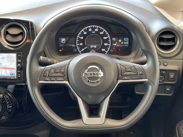 日産 ノート e－パワー X Vセレクション 埼玉県 2020(令2)年 3.6万km ブリリアントシルバー エマージェンシーブレーキ/純正ナビ/　　CD/DVD/BT/フルセグTV/アラウンドビューモニター/インテリジェントクルーズコントロール/LEDオートライト/純正15インチAW/インテリジェントルームミラー/プッシュスタート/ETC/禁煙車