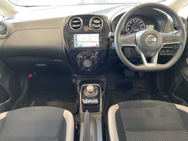 日産 ノート e－パワー X Vセレクション 埼玉県 2020(令2)年 3.6万km ブリリアントシルバー エマージェンシーブレーキ/純正ナビ/　　CD/DVD/BT/フルセグTV/アラウンドビューモニター/インテリジェントクルーズコントロール/LEDオートライト/純正15インチAW/インテリジェントルームミラー/プッシュスタート/ETC/禁煙車