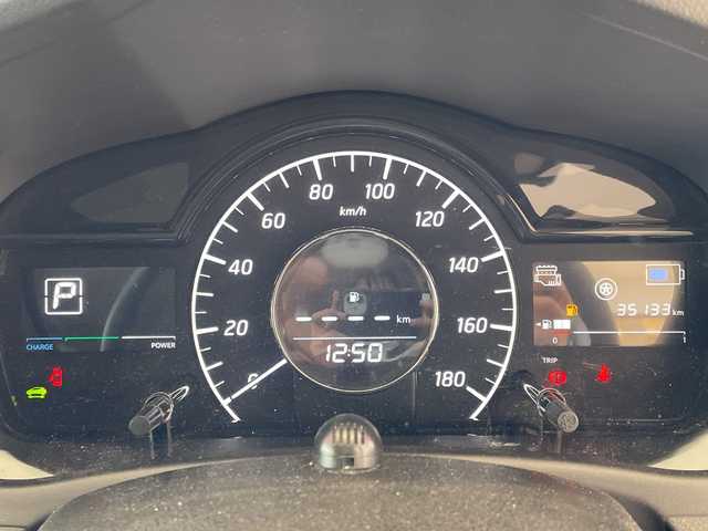 日産 ノート e－パワー X Vセレクション 埼玉県 2020(令2)年 3.6万km ブリリアントシルバー エマージェンシーブレーキ/純正ナビ/　　CD/DVD/BT/フルセグTV/アラウンドビューモニター/インテリジェントクルーズコントロール/LEDオートライト/純正15インチAW/インテリジェントルームミラー/プッシュスタート/ETC/禁煙車