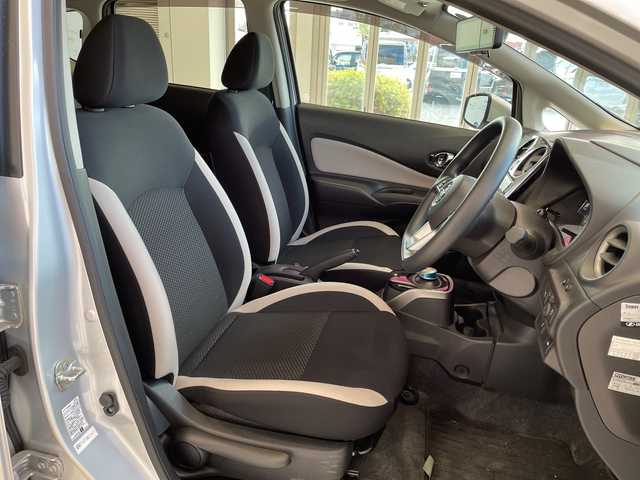 日産 ノート e－パワー X Vセレクション 埼玉県 2020(令2)年 3.6万km ブリリアントシルバー エマージェンシーブレーキ/純正ナビ/　　CD/DVD/BT/フルセグTV/アラウンドビューモニター/インテリジェントクルーズコントロール/LEDオートライト/純正15インチAW/インテリジェントルームミラー/プッシュスタート/ETC/禁煙車