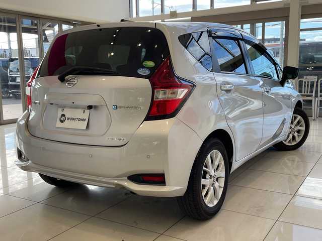 日産 ノート e－パワー X Vセレクション 埼玉県 2020(令2)年 3.6万km ブリリアントシルバー エマージェンシーブレーキ/純正ナビ/　　CD/DVD/BT/フルセグTV/アラウンドビューモニター/インテリジェントクルーズコントロール/LEDオートライト/純正15インチAW/インテリジェントルームミラー/プッシュスタート/ETC/禁煙車