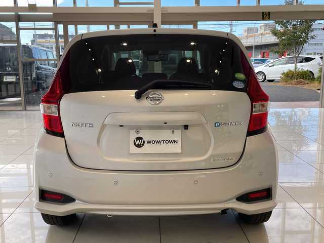 日産 ノート e－パワー X Vセレクション 埼玉県 2020(令2)年 3.6万km ブリリアントシルバー エマージェンシーブレーキ/純正ナビ/　　CD/DVD/BT/フルセグTV/アラウンドビューモニター/インテリジェントクルーズコントロール/LEDオートライト/純正15インチAW/インテリジェントルームミラー/プッシュスタート/ETC/禁煙車