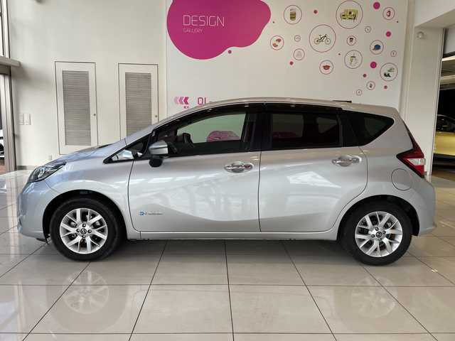 日産 ノート e－パワー X Vセレクション 埼玉県 2020(令2)年 3.6万km ブリリアントシルバー エマージェンシーブレーキ/純正ナビ/　　CD/DVD/BT/フルセグTV/アラウンドビューモニター/インテリジェントクルーズコントロール/LEDオートライト/純正15インチAW/インテリジェントルームミラー/プッシュスタート/ETC/禁煙車