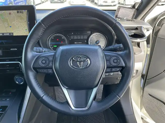 トヨタ ハリアー ハイブリッド Z レザーパッケージ 滋賀県 2021(令3)年 3.1万km ホワイトパールクリスタルシャイン 純正12.3インチナビ/【Bluetooth/USB/フルセグ 】/JBLプレミアムサウンド/パノラミックビューモニター/モデリスタエアロ/黒本革シート/D/Nパワーシート/D/Nシートヒーター/D/Nシートベンチレーション/ステアリングヒーター/パワーリアゲート/前後ドラレコ/前後ソナー/トヨタセーフティセンス/【PCS/BSM/RCTA/RSA/HUD】/レーダークルーズコントロール/ビルトインETC2.0/MTモード付AT/純正デジタルインナーミラー/プッシュスタート/スマートキー/ステアリングリモコン/電動テレスコチルト/LEDヘッドライト