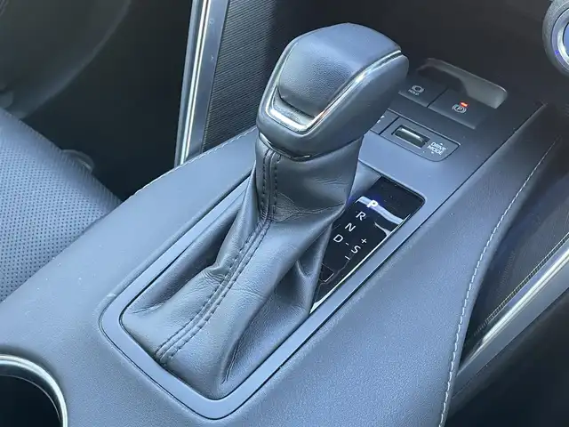 トヨタ ハリアー ハイブリッド Z レザーパッケージ 滋賀県 2021(令3)年 3.1万km ホワイトパールクリスタルシャイン 純正12.3インチナビ/【Bluetooth/USB/フルセグ 】/JBLプレミアムサウンド/パノラミックビューモニター/モデリスタエアロ/黒本革シート/D/Nパワーシート/D/Nシートヒーター/D/Nシートベンチレーション/ステアリングヒーター/パワーリアゲート/前後ドラレコ/前後ソナー/トヨタセーフティセンス/【PCS/BSM/RCTA/RSA/HUD】/レーダークルーズコントロール/ビルトインETC2.0/MTモード付AT/純正デジタルインナーミラー/プッシュスタート/スマートキー/ステアリングリモコン/電動テレスコチルト/LEDヘッドライト