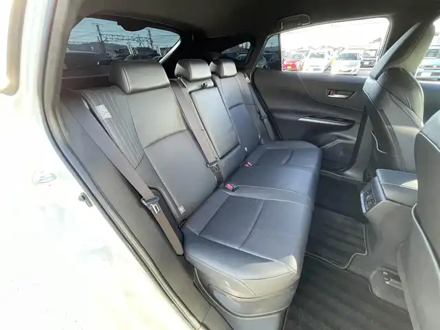 トヨタ ハリアー ハイブリッド Z レザーパッケージ 滋賀県 2021(令3)年 3.1万km ホワイトパールクリスタルシャイン 純正12.3インチナビ/【Bluetooth/USB/フルセグ 】/JBLプレミアムサウンド/パノラミックビューモニター/モデリスタエアロ/黒本革シート/D/Nパワーシート/D/Nシートヒーター/D/Nシートベンチレーション/ステアリングヒーター/パワーリアゲート/前後ドラレコ/前後ソナー/トヨタセーフティセンス/【PCS/BSM/RCTA/RSA/HUD】/レーダークルーズコントロール/ビルトインETC2.0/MTモード付AT/純正デジタルインナーミラー/プッシュスタート/スマートキー/ステアリングリモコン/電動テレスコチルト/LEDヘッドライト