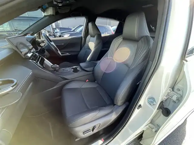 トヨタ ハリアー ハイブリッド Z レザーパッケージ 滋賀県 2021(令3)年 3.1万km ホワイトパールクリスタルシャイン 純正12.3インチナビ/【Bluetooth/USB/フルセグ 】/JBLプレミアムサウンド/パノラミックビューモニター/モデリスタエアロ/黒本革シート/D/Nパワーシート/D/Nシートヒーター/D/Nシートベンチレーション/ステアリングヒーター/パワーリアゲート/前後ドラレコ/前後ソナー/トヨタセーフティセンス/【PCS/BSM/RCTA/RSA/HUD】/レーダークルーズコントロール/ビルトインETC2.0/MTモード付AT/純正デジタルインナーミラー/プッシュスタート/スマートキー/ステアリングリモコン/電動テレスコチルト/LEDヘッドライト