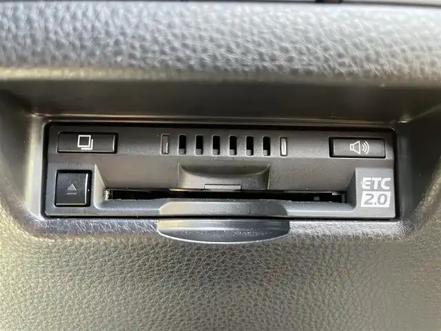 トヨタ ハリアー ハイブリッド Z レザーパッケージ 滋賀県 2021(令3)年 3.1万km ホワイトパールクリスタルシャイン 純正12.3インチナビ/【Bluetooth/USB/フルセグ 】/JBLプレミアムサウンド/パノラミックビューモニター/モデリスタエアロ/黒本革シート/D/Nパワーシート/D/Nシートヒーター/D/Nシートベンチレーション/ステアリングヒーター/パワーリアゲート/前後ドラレコ/前後ソナー/トヨタセーフティセンス/【PCS/BSM/RCTA/RSA/HUD】/レーダークルーズコントロール/ビルトインETC2.0/MTモード付AT/純正デジタルインナーミラー/プッシュスタート/スマートキー/ステアリングリモコン/電動テレスコチルト/LEDヘッドライト