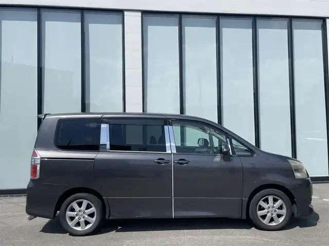 トヨタ ノア Si 大阪府 2009(平21)年 13.9万km グレーメタリック 両側パワースライドドア/純正ナビ/　TV/CD/DVD/USB/純正9インチフリップダウンモニター/バックカメラ/ETC/ABS/横滑り防止装置/盗難防止装置/純正フロアマット/純正16インチAW/スマートキー/スペアキー