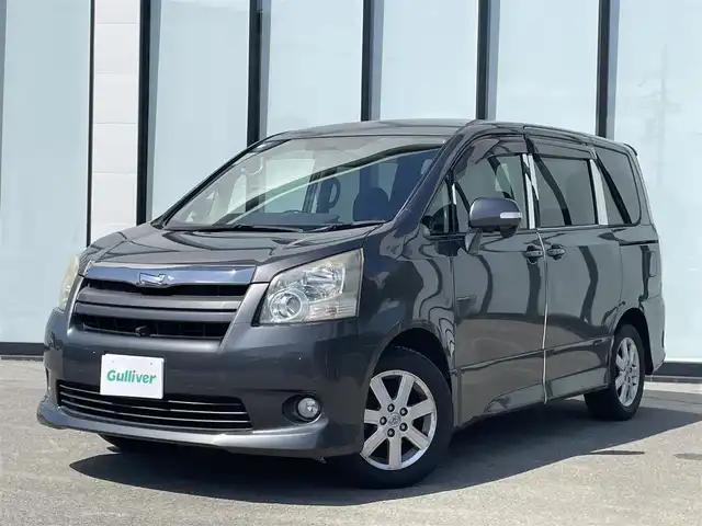 トヨタ ノア Si 大阪府 2009(平21)年 13.9万km グレーメタリック 両側パワースライドドア/純正ナビ/　TV/CD/DVD/USB/純正9インチフリップダウンモニター/バックカメラ/ETC/ABS/横滑り防止装置/盗難防止装置/純正フロアマット/純正16インチAW/スマートキー/スペアキー