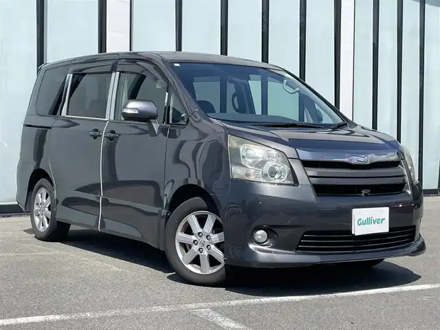 トヨタ ノア Si 大阪府 2009(平21)年 13.9万km グレーメタリック 両側パワースライドドア/純正ナビ/　TV/CD/DVD/USB/純正9インチフリップダウンモニター/バックカメラ/ETC/ABS/横滑り防止装置/盗難防止装置/純正フロアマット/純正16インチAW/スマートキー/スペアキー