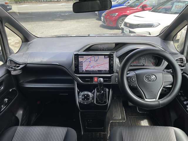 トヨタ ヴォクシー ZS 煌 熊本県 2018(平30)年 8.4万km イナズマスパーキングブラックガラスフレーク 衝突軽減ブレーキ/レーンキープアシスト/プッシュスタート/アルパイン製ナビ/（CD・DVD・フルセグTV・BTオーディオ・SD）/バックカメラ/ビルトインETC/純正16インチAW/両側パワースライドドア/クルーズコントロール/LEDヘッドライト/オートライト/フォグライト/横滑り防止装置/ウィンカーミラー/純正フロアマット/純正ドアバイザー/スマートスペアキー×1本