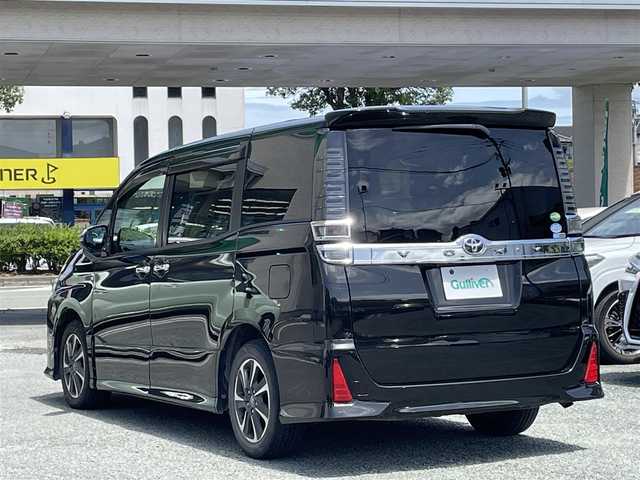 トヨタ ヴォクシー ZS 煌 熊本県 2018(平30)年 8.4万km イナズマスパーキングブラックガラスフレーク 衝突軽減ブレーキ/レーンキープアシスト/プッシュスタート/アルパイン製ナビ/（CD・DVD・フルセグTV・BTオーディオ・SD）/バックカメラ/ビルトインETC/純正16インチAW/両側パワースライドドア/クルーズコントロール/LEDヘッドライト/オートライト/フォグライト/横滑り防止装置/ウィンカーミラー/純正フロアマット/純正ドアバイザー/スマートスペアキー×1本