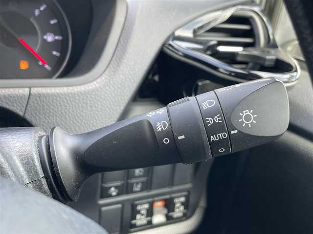 トヨタ ヴォクシー ZS 煌 熊本県 2018(平30)年 8.4万km イナズマスパーキングブラックガラスフレーク 衝突軽減ブレーキ/レーンキープアシスト/プッシュスタート/アルパイン製ナビ/（CD・DVD・フルセグTV・BTオーディオ・SD）/バックカメラ/ビルトインETC/純正16インチAW/両側パワースライドドア/クルーズコントロール/LEDヘッドライト/オートライト/フォグライト/横滑り防止装置/ウィンカーミラー/純正フロアマット/純正ドアバイザー/スマートスペアキー×1本