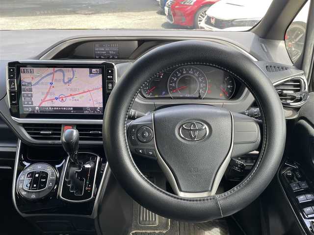 トヨタ ヴォクシー ZS 煌 熊本県 2018(平30)年 8.4万km イナズマスパーキングブラックガラスフレーク 衝突軽減ブレーキ/レーンキープアシスト/プッシュスタート/アルパイン製ナビ/（CD・DVD・フルセグTV・BTオーディオ・SD）/バックカメラ/ビルトインETC/純正16インチAW/両側パワースライドドア/クルーズコントロール/LEDヘッドライト/オートライト/フォグライト/横滑り防止装置/ウィンカーミラー/純正フロアマット/純正ドアバイザー/スマートスペアキー×1本