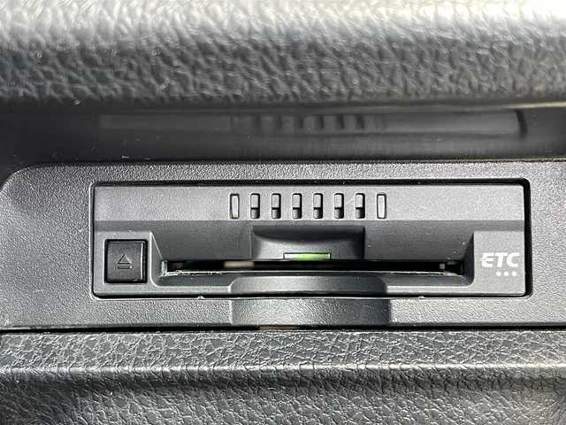 トヨタ ヴォクシー ZS 煌 熊本県 2018(平30)年 8.4万km イナズマスパーキングブラックガラスフレーク 衝突軽減ブレーキ/レーンキープアシスト/プッシュスタート/アルパイン製ナビ/（CD・DVD・フルセグTV・BTオーディオ・SD）/バックカメラ/ビルトインETC/純正16インチAW/両側パワースライドドア/クルーズコントロール/LEDヘッドライト/オートライト/フォグライト/横滑り防止装置/ウィンカーミラー/純正フロアマット/純正ドアバイザー/スマートスペアキー×1本