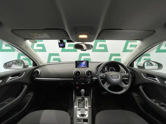 アウディ Ａ３ セダン 1．4 TFSI 鹿児島県 2015(平27)年 6.3万km 白 純正ナビ/フルセグＴＶ/バックカメラ/クルーズコントロール/スマートキー/パドルシフト/アイドリングストップ/ＥＴＣ/ドライブレコーダー/純正アルミホイール/横滑り防止装置/衝突軽減ブレーキ/ＬＥＤヘッドライト