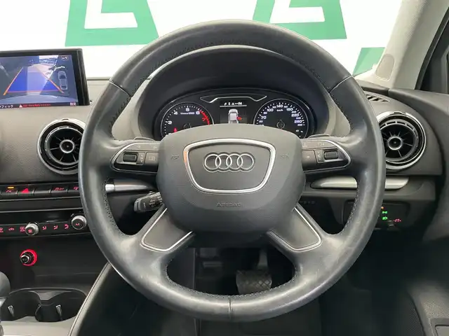 アウディ Ａ３ セダン 1．4 TFSI 鹿児島県 2015(平27)年 6.3万km 白 純正ナビ/フルセグＴＶ/バックカメラ/クルーズコントロール/スマートキー/パドルシフト/アイドリングストップ/ＥＴＣ/ドライブレコーダー/純正アルミホイール/横滑り防止装置/衝突軽減ブレーキ/ＬＥＤヘッドライト