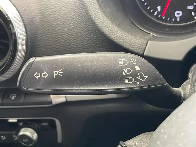 アウディ Ａ３ セダン 1．4 TFSI 鹿児島県 2015(平27)年 6.3万km 白 純正ナビ/フルセグＴＶ/バックカメラ/クルーズコントロール/スマートキー/パドルシフト/アイドリングストップ/ＥＴＣ/ドライブレコーダー/純正アルミホイール/横滑り防止装置/衝突軽減ブレーキ/ＬＥＤヘッドライト