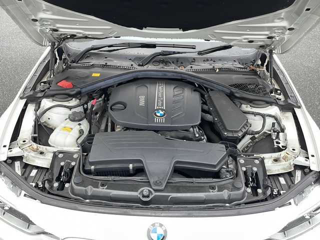 ＢＭＷ ３２０ｄ スポーツ 山口県 2013(平25)年 6.8万km 白 ワンオーナー/禁煙車/スマートキー/プッシュスタート/純正HDDナビ/(BT/DVD/ラジオ)/バックカメラ/コーナーセンサー/レーダー探知機/クルーズコントロール/パドルシフト/オートエアコン/オートライト/純正アルミホイール/純正フロアマット/保証書/取扱説明書