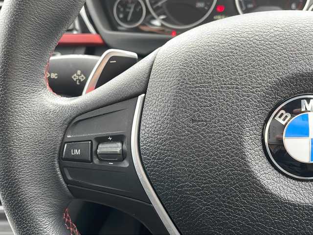 ＢＭＷ ３２０ｄ スポーツ 山口県 2013(平25)年 6.8万km 白 ワンオーナー/禁煙車/スマートキー/プッシュスタート/純正HDDナビ/(BT/DVD/ラジオ)/バックカメラ/コーナーセンサー/レーダー探知機/クルーズコントロール/パドルシフト/オートエアコン/オートライト/純正アルミホイール/純正フロアマット/保証書/取扱説明書