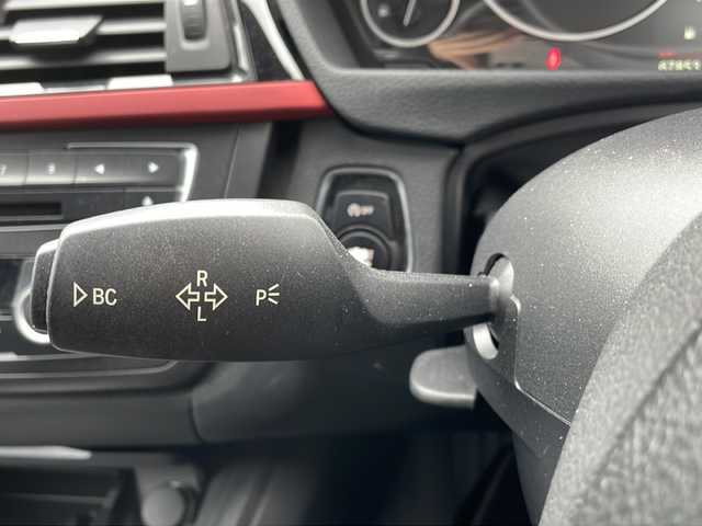 ＢＭＷ ３２０ｄ スポーツ 山口県 2013(平25)年 6.8万km 白 ワンオーナー/禁煙車/スマートキー/プッシュスタート/純正HDDナビ/(BT/DVD/ラジオ)/バックカメラ/コーナーセンサー/レーダー探知機/クルーズコントロール/パドルシフト/オートエアコン/オートライト/純正アルミホイール/純正フロアマット/保証書/取扱説明書