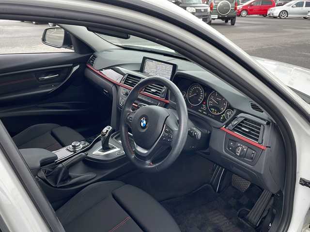 ＢＭＷ ３２０ｄ スポーツ 山口県 2013(平25)年 6.8万km 白 ワンオーナー/禁煙車/スマートキー/プッシュスタート/純正HDDナビ/(BT/DVD/ラジオ)/バックカメラ/コーナーセンサー/レーダー探知機/クルーズコントロール/パドルシフト/オートエアコン/オートライト/純正アルミホイール/純正フロアマット/保証書/取扱説明書