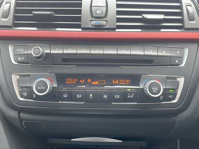 ＢＭＷ ３２０ｄ スポーツ 山口県 2013(平25)年 6.8万km 白 ワンオーナー/禁煙車/スマートキー/プッシュスタート/純正HDDナビ/(BT/DVD/ラジオ)/バックカメラ/コーナーセンサー/レーダー探知機/クルーズコントロール/パドルシフト/オートエアコン/オートライト/純正アルミホイール/純正フロアマット/保証書/取扱説明書