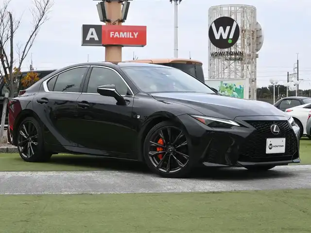 レクサス ＩＳ 300 Fスポーツ 千葉県 2023(令5)年 2.6万km グラファイトブラックガラスフレーク Lexus Safety System+/・プリクラッシュセーフティ/・レーンディパーチャーアラート/・オートハイビーム/・レーダークルーズコントロール/・RCTA（リヤクロストラフィックアラート）/・ブラインドスポットモニター/ムーンルーフ/レッドレザーシート/オレンジブレーキキャリパー/前席パワーシート/シートヒーター/純正SDナビ/地デジTV/【DVD/CD再生機能　Bluetooth接続】/パノラミックビューモニター/リバース連動ドアミラー（左/右）/ドライブレコーダー（前後撮影）【CS-91FH】/革巻きステアリング/ステアリングスイッチ/パドルシフト/ETC/LEDヘッドライト/ウインカーミラー/クリアランスソナー/純正19インチアルミホイル/サイド/カーテンエアバッグ/スマートキー