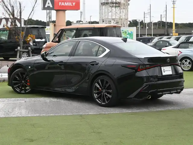 レクサス ＩＳ 300 Fスポーツ 千葉県 2023(令5)年 2.6万km グラファイトブラックガラスフレーク Lexus Safety System+/・プリクラッシュセーフティ/・レーンディパーチャーアラート/・オートハイビーム/・レーダークルーズコントロール/・RCTA（リヤクロストラフィックアラート）/・ブラインドスポットモニター/ムーンルーフ/レッドレザーシート/オレンジブレーキキャリパー/前席パワーシート/シートヒーター/純正SDナビ/地デジTV/【DVD/CD再生機能　Bluetooth接続】/パノラミックビューモニター/リバース連動ドアミラー（左/右）/ドライブレコーダー（前後撮影）【CS-91FH】/革巻きステアリング/ステアリングスイッチ/パドルシフト/ETC/LEDヘッドライト/ウインカーミラー/クリアランスソナー/純正19インチアルミホイル/サイド/カーテンエアバッグ/スマートキー