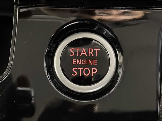 日産 セレナ ハイウェイスター 沖縄県 2017(平29)年 8.1万km ブリリアントホワイトパール 2トーン 県外仕入れ　/禁煙車　/純正９インチナビ[MM51D-L]/（フルセグＴＶ　ＣＤ　ＤＶＤ　Ｂｌｕｅｔｏｏｔｈ）　/11インチフリップダウンモニター　/プロパイロット/アラウンドビューモニター　/デジタルインナーミラー　/電動パーキングブレーキ　/ＥＴＣ２．０/前方ドライブレコーダー/衝突被害軽減ブレーキ/車線逸脱警報機能/アダプティブクルーズコントロール/ステアリングスイッチ