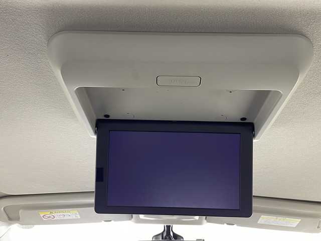 日産 セレナ ハイウェイスター 沖縄県 2017(平29)年 8.1万km ブリリアントホワイトパール 2トーン 県外仕入れ　/禁煙車　/純正９インチナビ[MM51D-L]/（フルセグＴＶ　ＣＤ　ＤＶＤ　Ｂｌｕｅｔｏｏｔｈ）　/11インチフリップダウンモニター　/プロパイロット/アラウンドビューモニター　/デジタルインナーミラー　/電動パーキングブレーキ　/ＥＴＣ２．０/前方ドライブレコーダー/衝突被害軽減ブレーキ/車線逸脱警報機能/アダプティブクルーズコントロール/ステアリングスイッチ