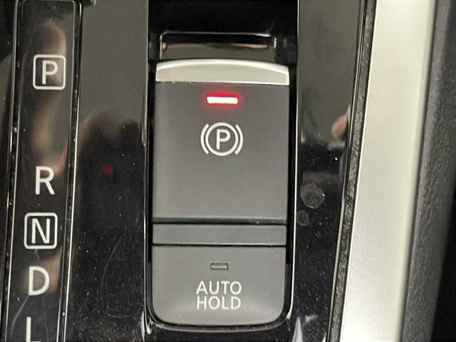 日産 セレナ ハイウェイスター 沖縄県 2017(平29)年 8.1万km ブリリアントホワイトパール 2トーン 県外仕入れ　/禁煙車　/純正９インチナビ[MM51D-L]/（フルセグＴＶ　ＣＤ　ＤＶＤ　Ｂｌｕｅｔｏｏｔｈ）　/11インチフリップダウンモニター　/プロパイロット/アラウンドビューモニター　/デジタルインナーミラー　/電動パーキングブレーキ　/ＥＴＣ２．０/前方ドライブレコーダー/衝突被害軽減ブレーキ/車線逸脱警報機能/アダプティブクルーズコントロール/ステアリングスイッチ